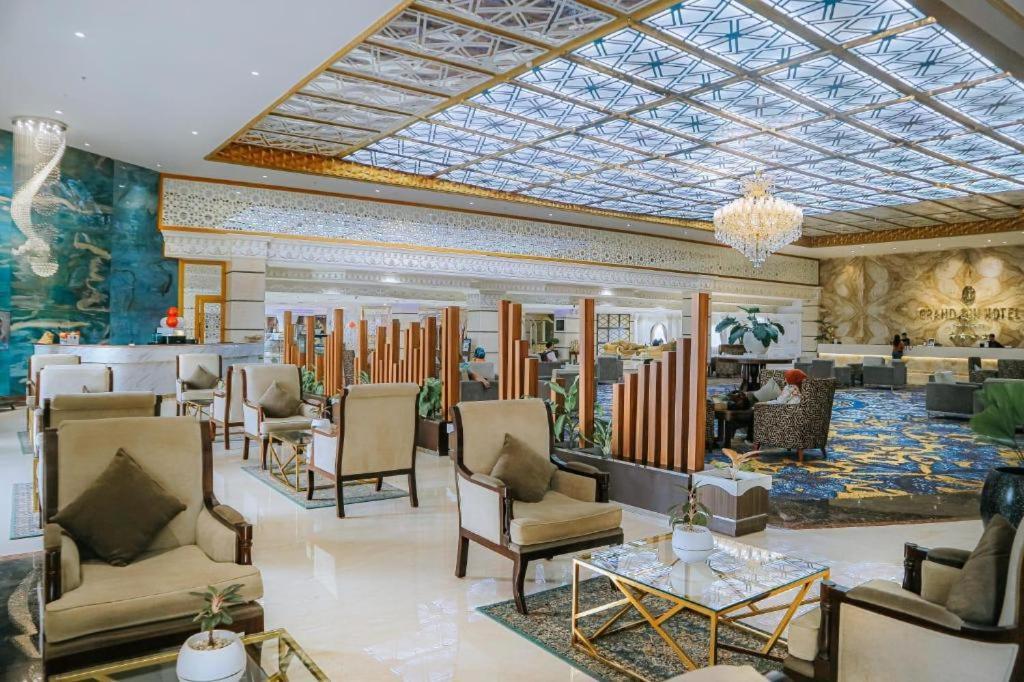 Grand Qin Hotel Banjarbaru Εξωτερικό φωτογραφία