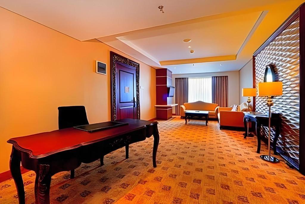 Grand Qin Hotel Banjarbaru Εξωτερικό φωτογραφία