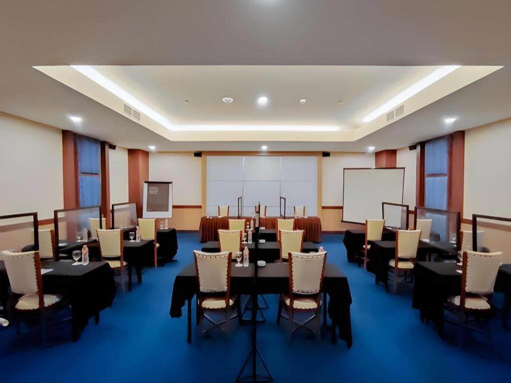 Grand Qin Hotel Banjarbaru Εξωτερικό φωτογραφία