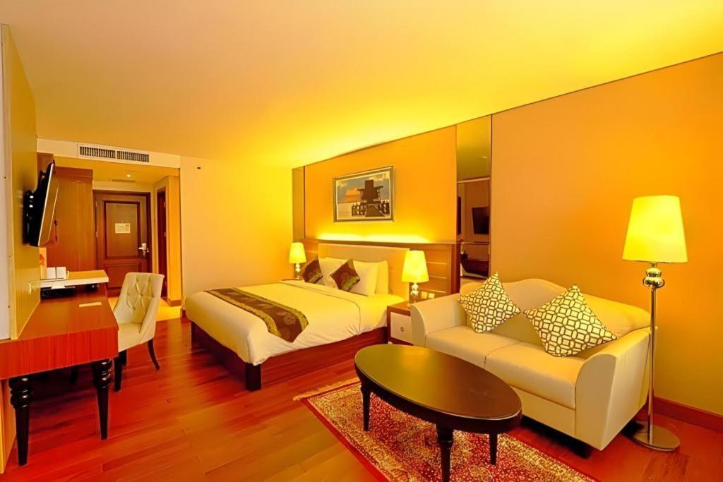 Grand Qin Hotel Banjarbaru Εξωτερικό φωτογραφία