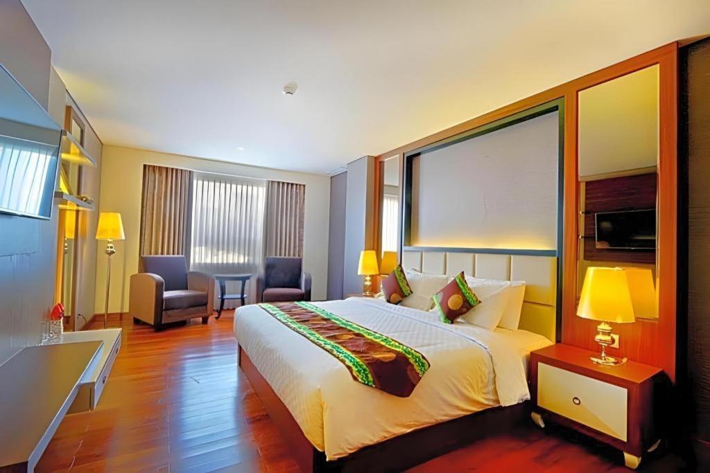 Grand Qin Hotel Banjarbaru Εξωτερικό φωτογραφία